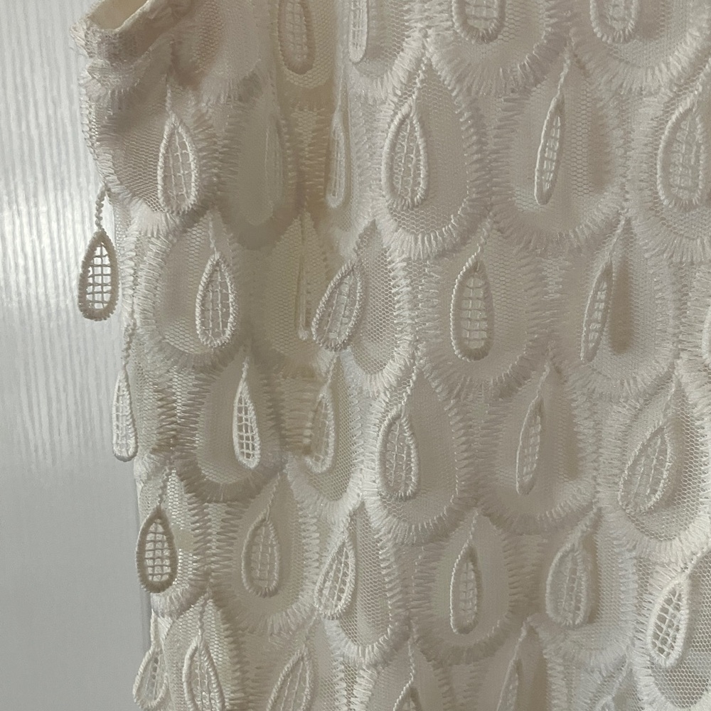New with tags 3-D embroidery ivory top petite small - Picture 4 of 8